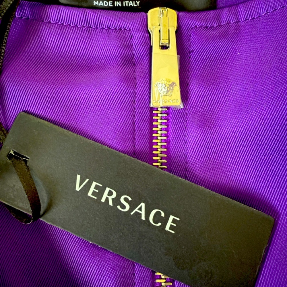 💟 RARE • Versace • Violet Skirt with Gold Medusa Buckle 💟 - Picture 4 of 10